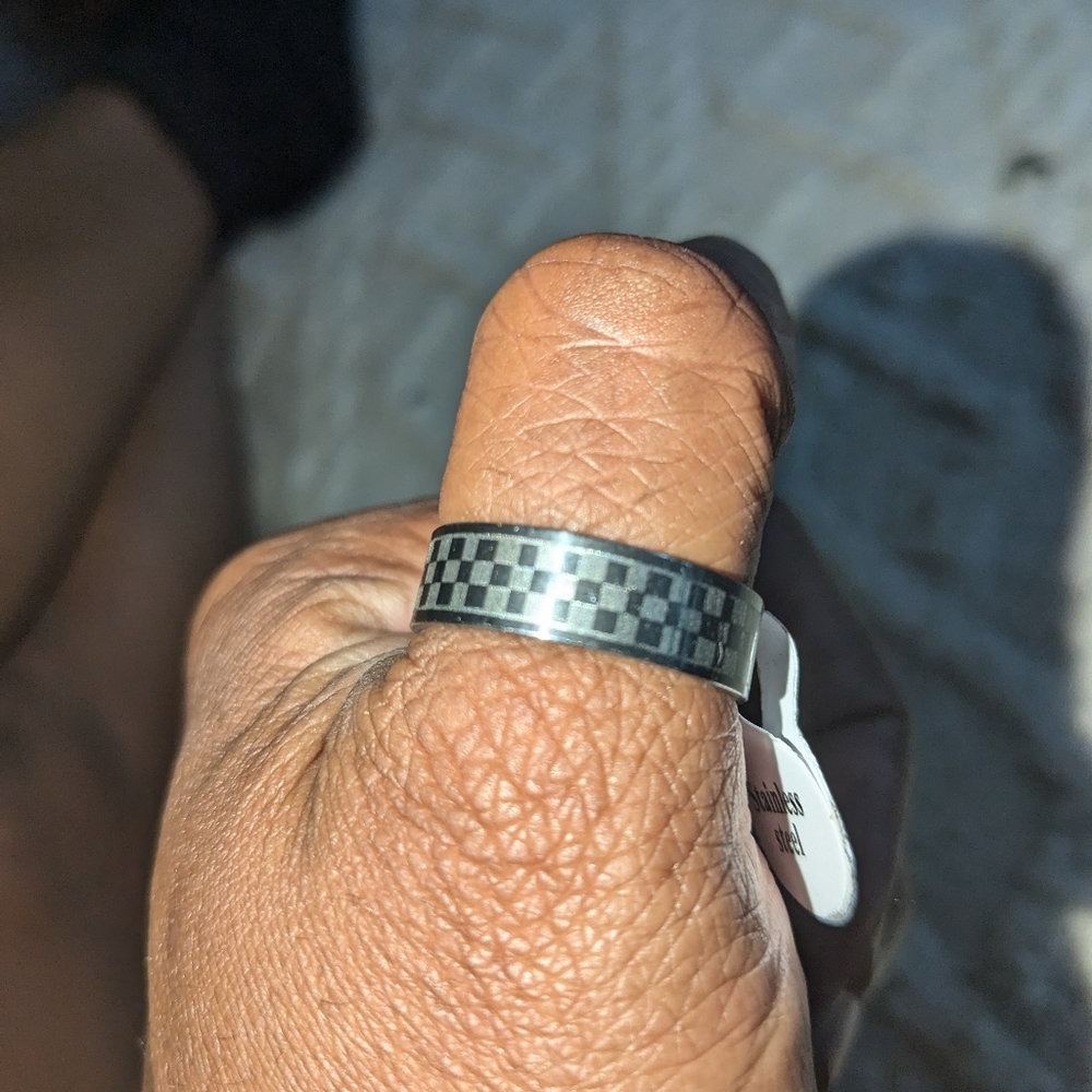 Silver checked ring - Picture 2 of 2